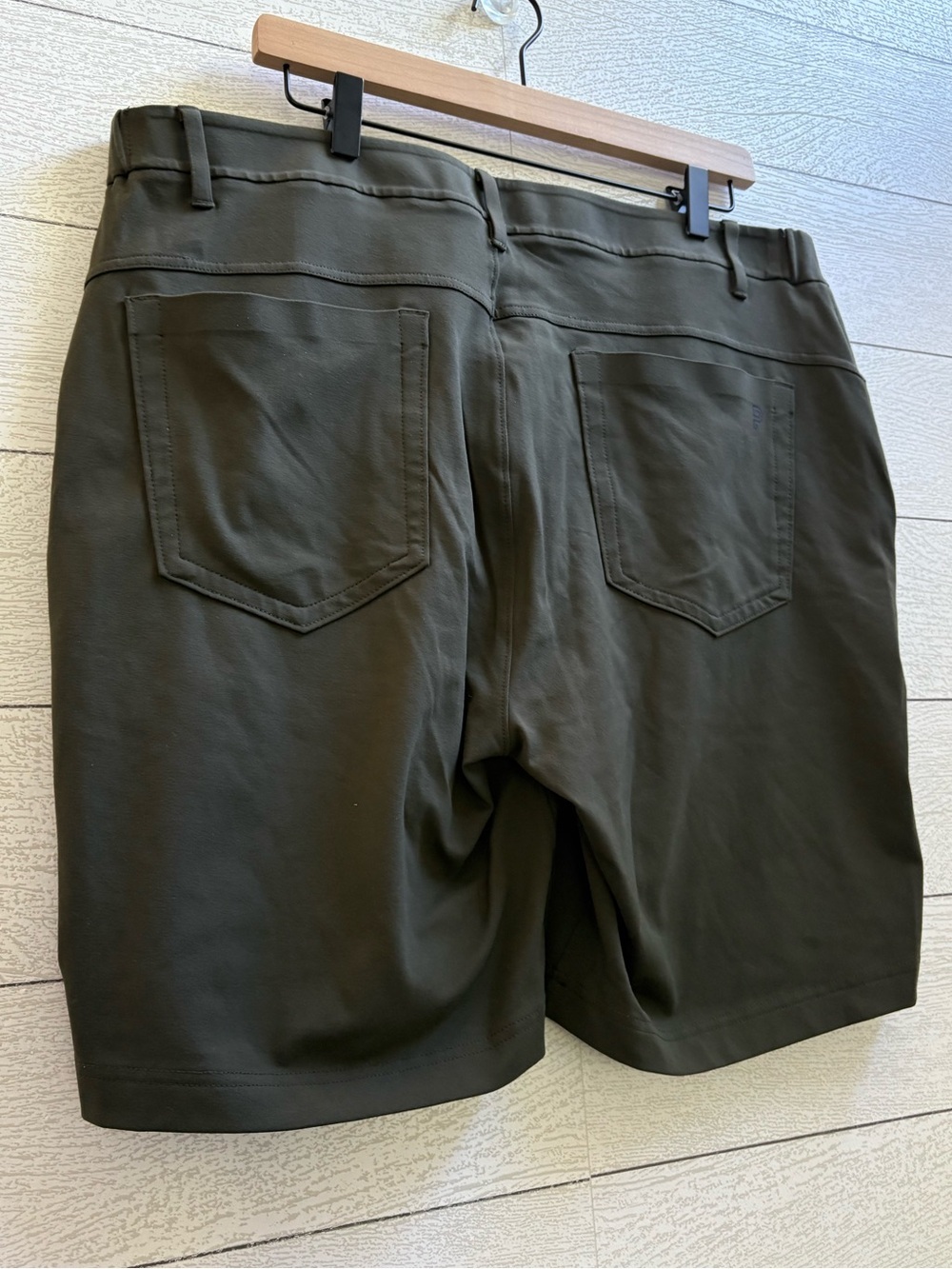 Public Rec Men’s Performance Golf Shorts Olive Green Stretch Size 36 9” - Picture 7 of 11